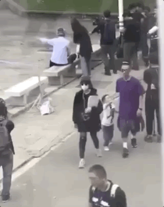 陈小春夫妇角色互换，小小春刁难爸爸，应采儿称生二胎是为陪自己