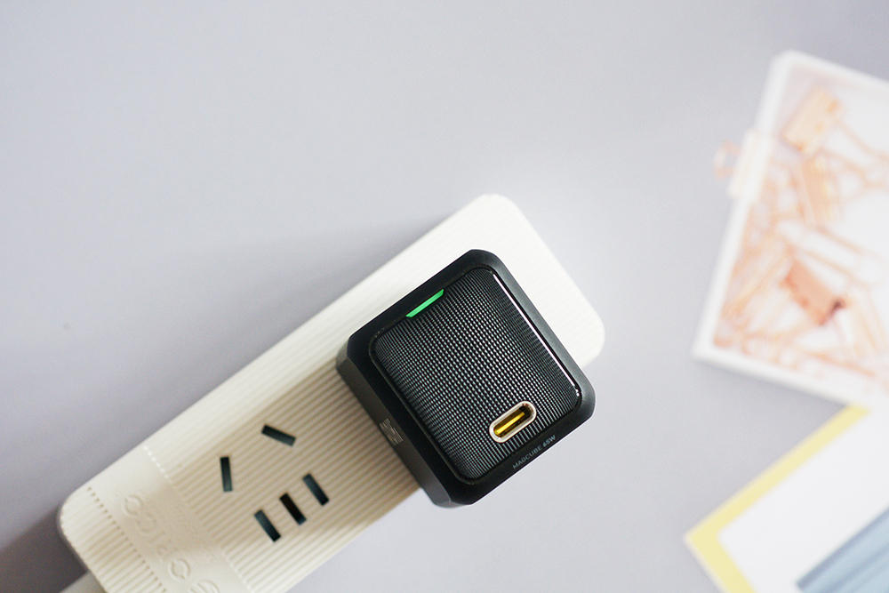 體積超小，還能給筆記本充電！Aohi Magcube 65W氮化鎵快充體驗