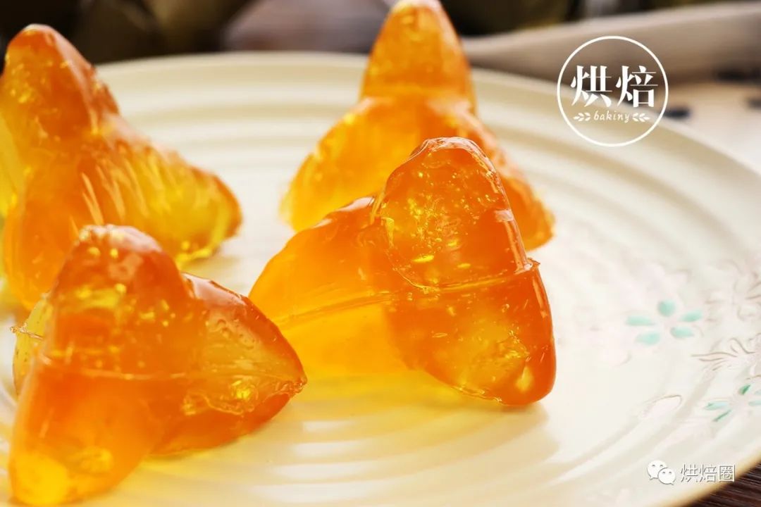 看起来一个能卖一百的水晶粽 实际上是做月饼剩下的糖浆做的