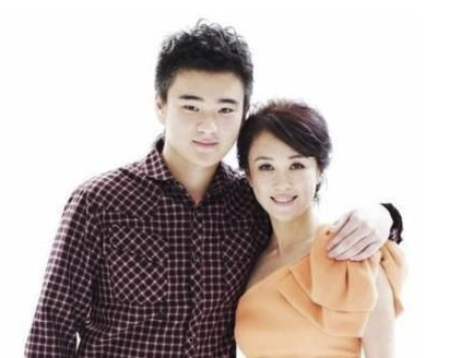 傅艺伟的毁灭史：从“最美妲己”到“阶下囚”，她经历了什么？