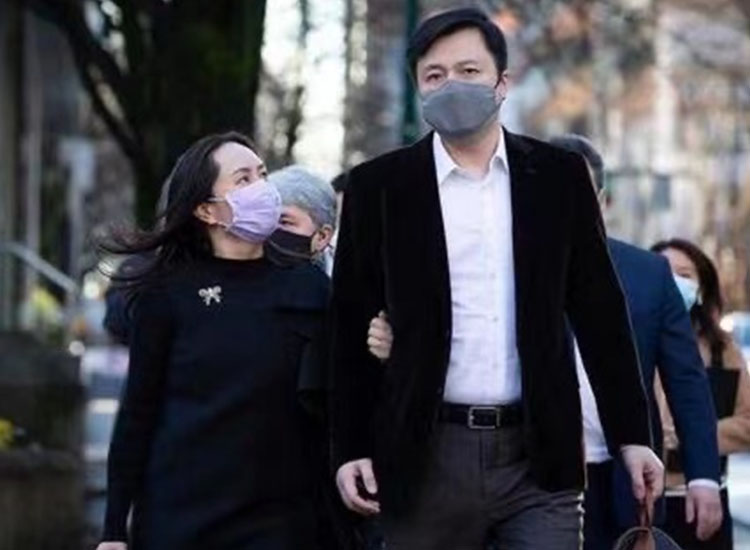 孟晚舟夫妇再同框！老公西装革履气质佳，默默