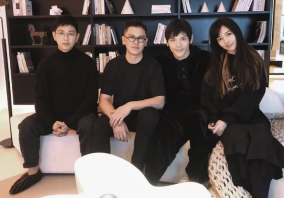 郭碧婷产后素颜出镜，整个人的状态每况愈下，