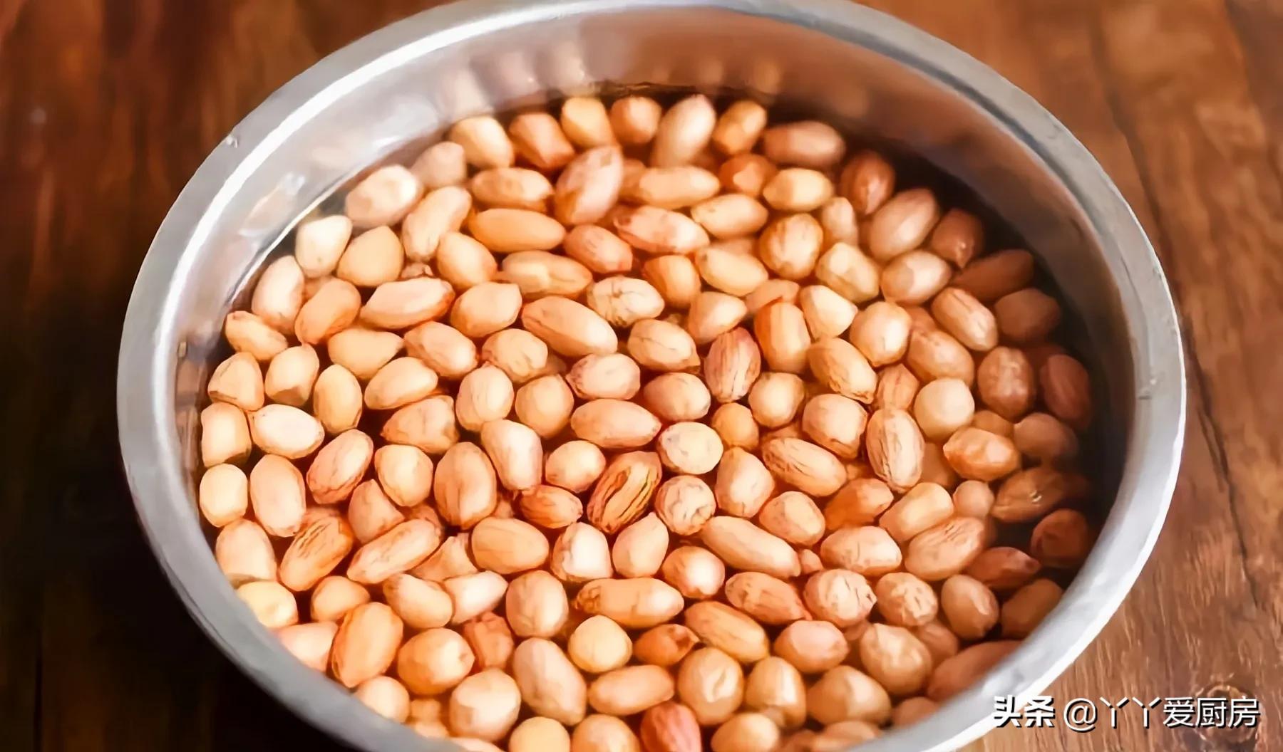 I just learned today that deepfried peanuts can't be put in oil first