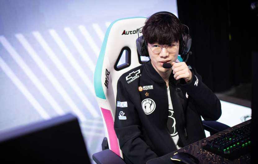 Theshy once again apologized to the fans and revealed his