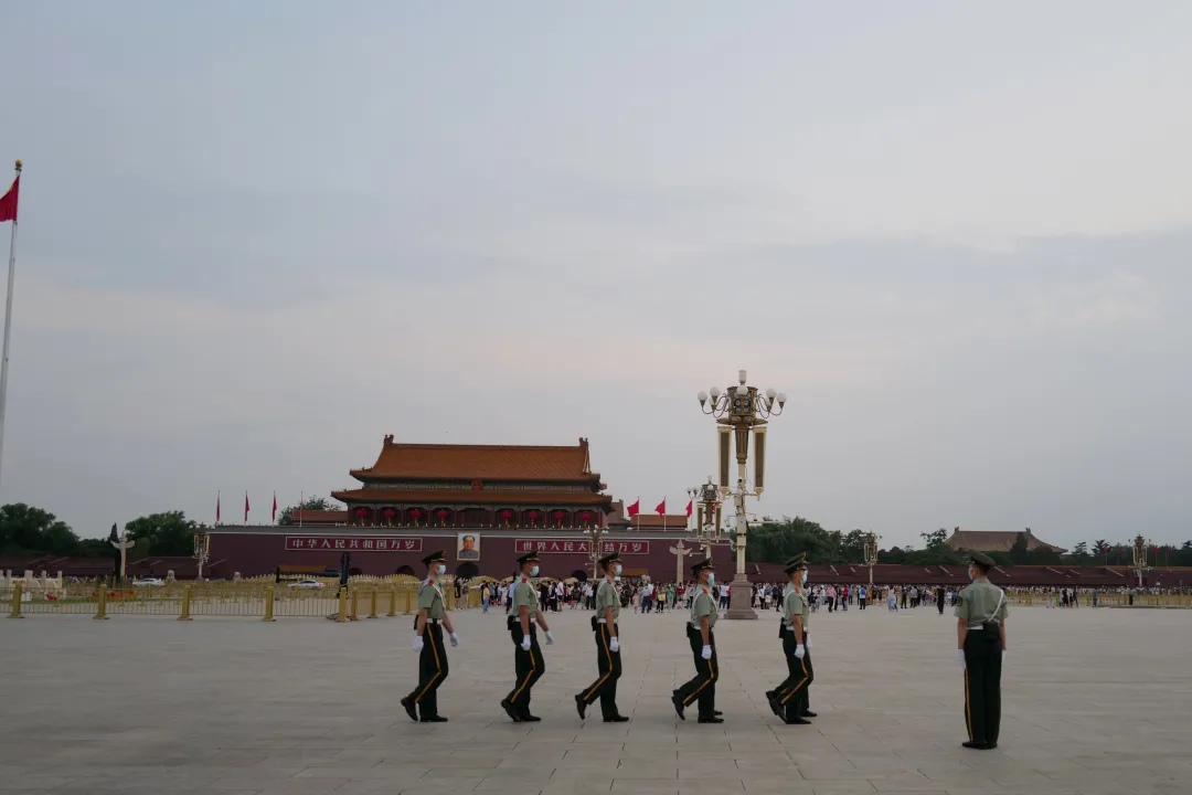 凌晨三点在天安门狂奔，为了看升旗我拼了