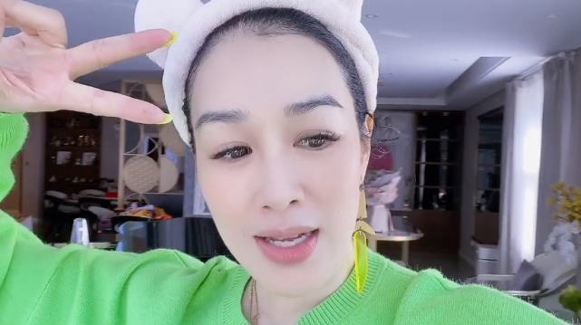 张伦硕为老婆庆生甜喊对方15岁人鱼公主，50岁钟丽缇皮肤水嫩