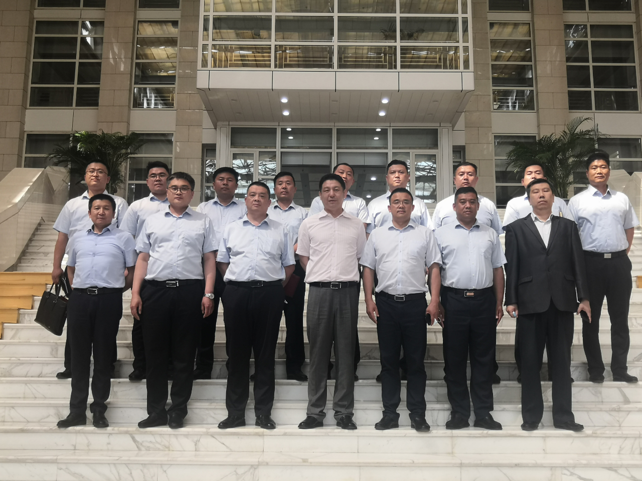 润华物业冲刺港股上市：物业中标率仅为三成，栾涛家族持股73%