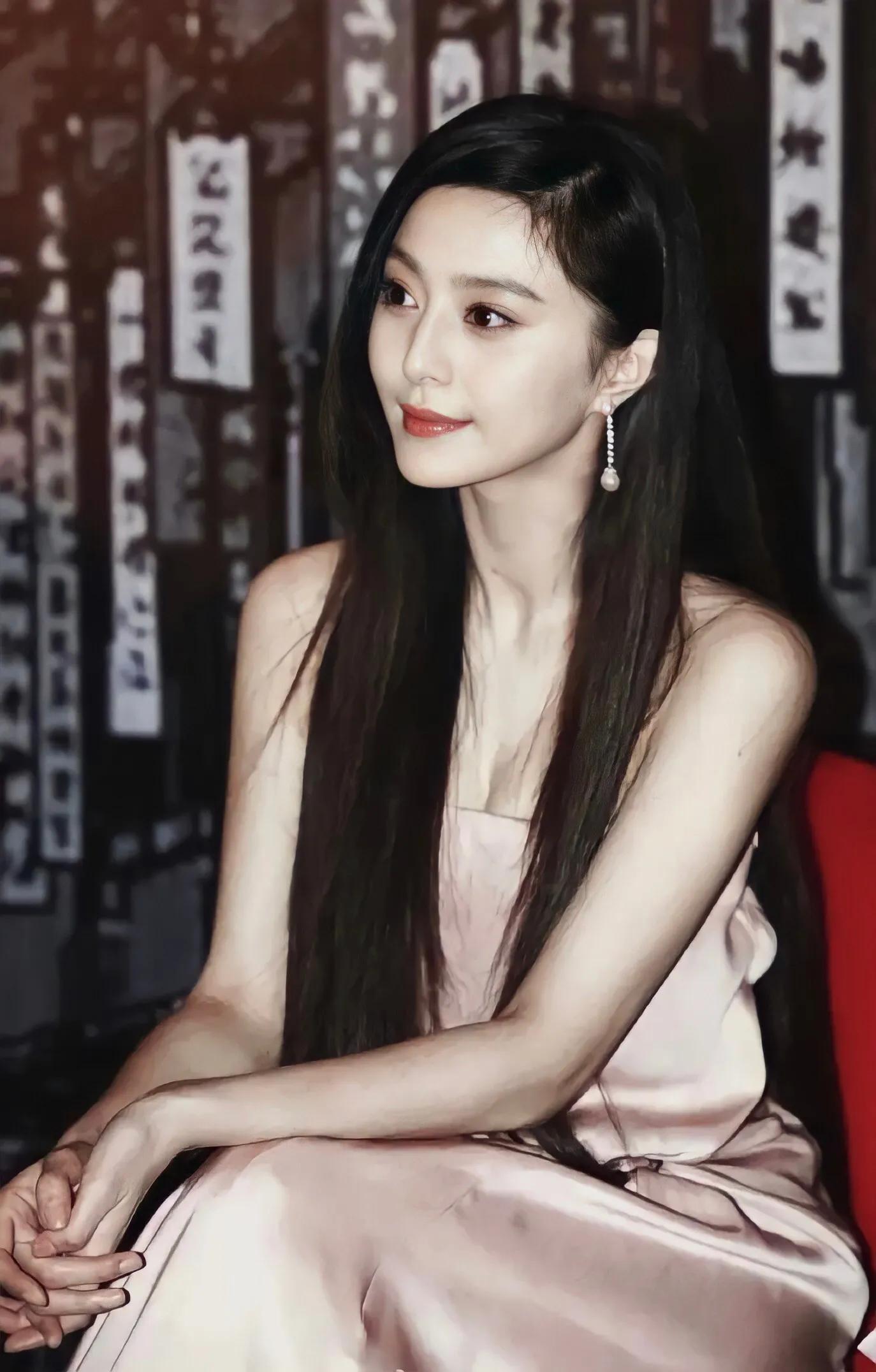 39yearold Fan Bingbing appeared at a luxury yacht party, and his