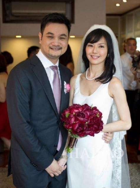孫燕姿與老公貼頭合照慶結婚十週年，罕曬一家四口全家福超溫馨