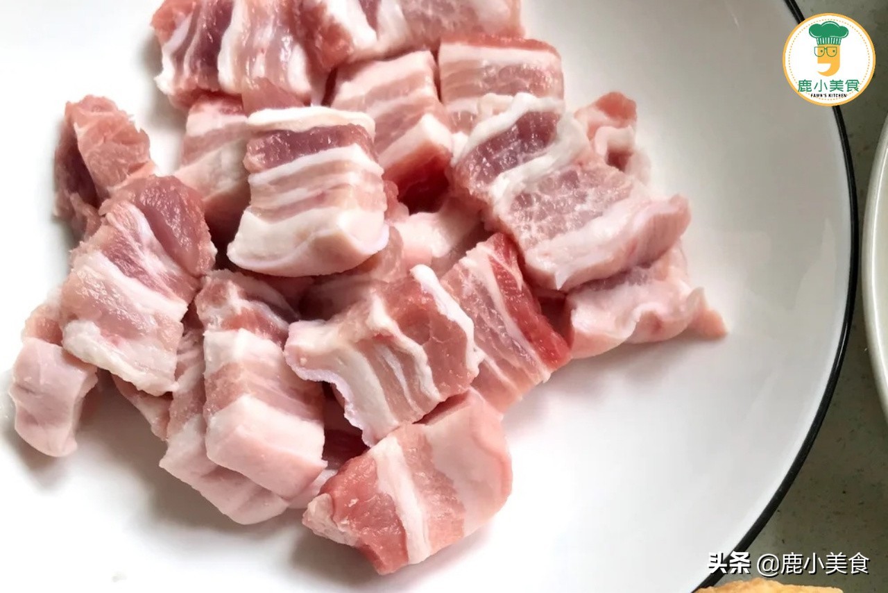 紅燒肉柴硬難嚼，只因為五花肉焯水了！ 教你3個訣竅，酥嫩不肥膩