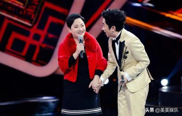 王祖藍曬全家福官宣二胎，小女兒正臉曝光，寵妻狂魔變女兒奴