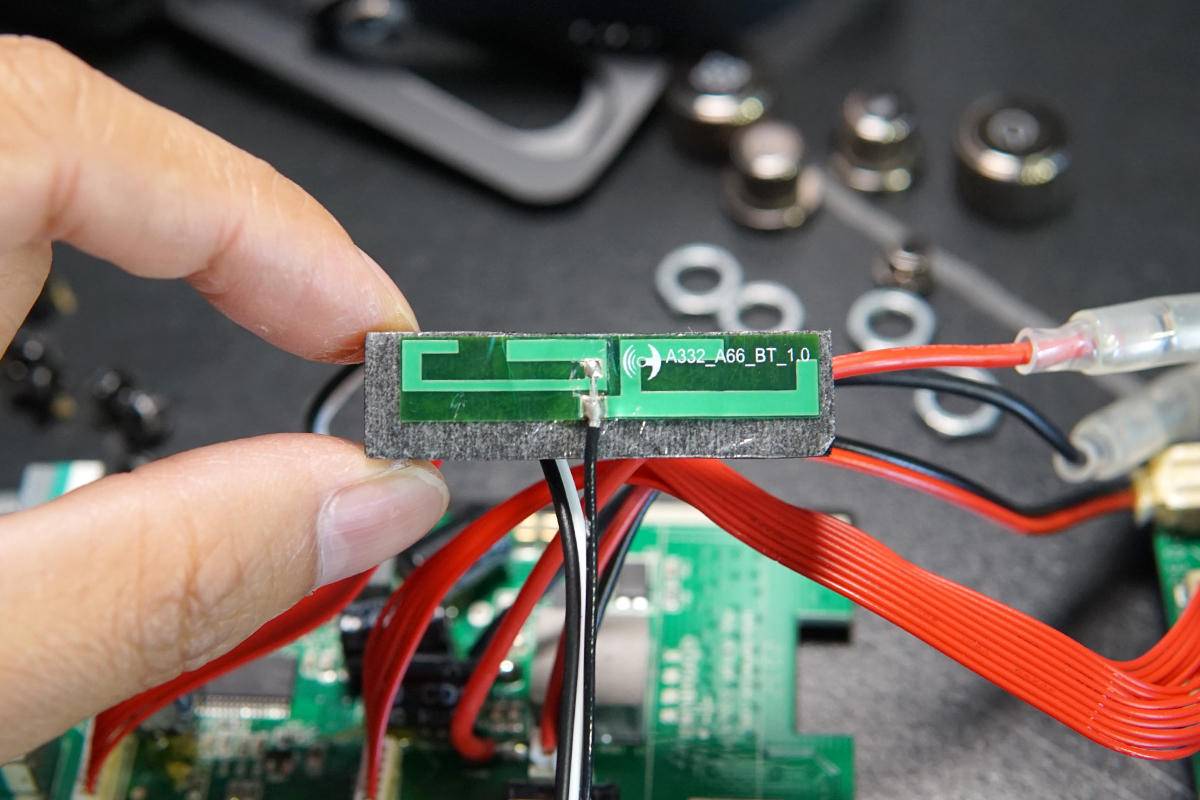 听说这款K歌音箱用的是Bose喇叭，咱们拆来看看