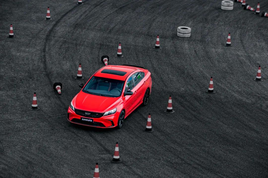 10万元的高颜值买菜车，吉利新缤瑞能文能武