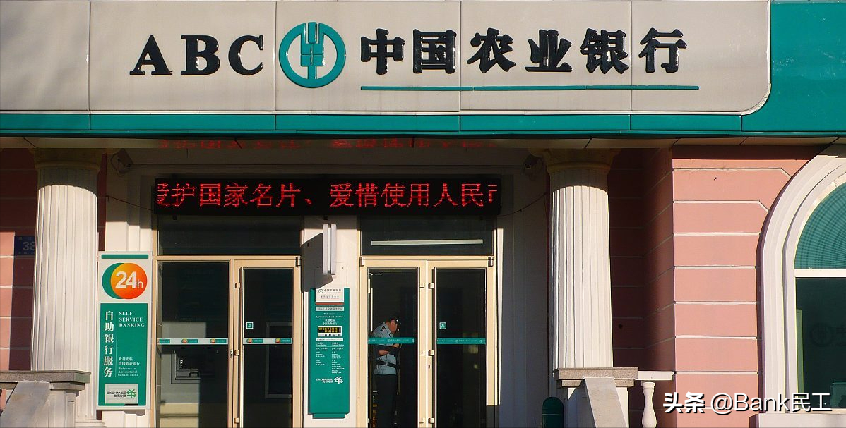 平均每天接待客户十余人次，200万银行柜员将何去何从？