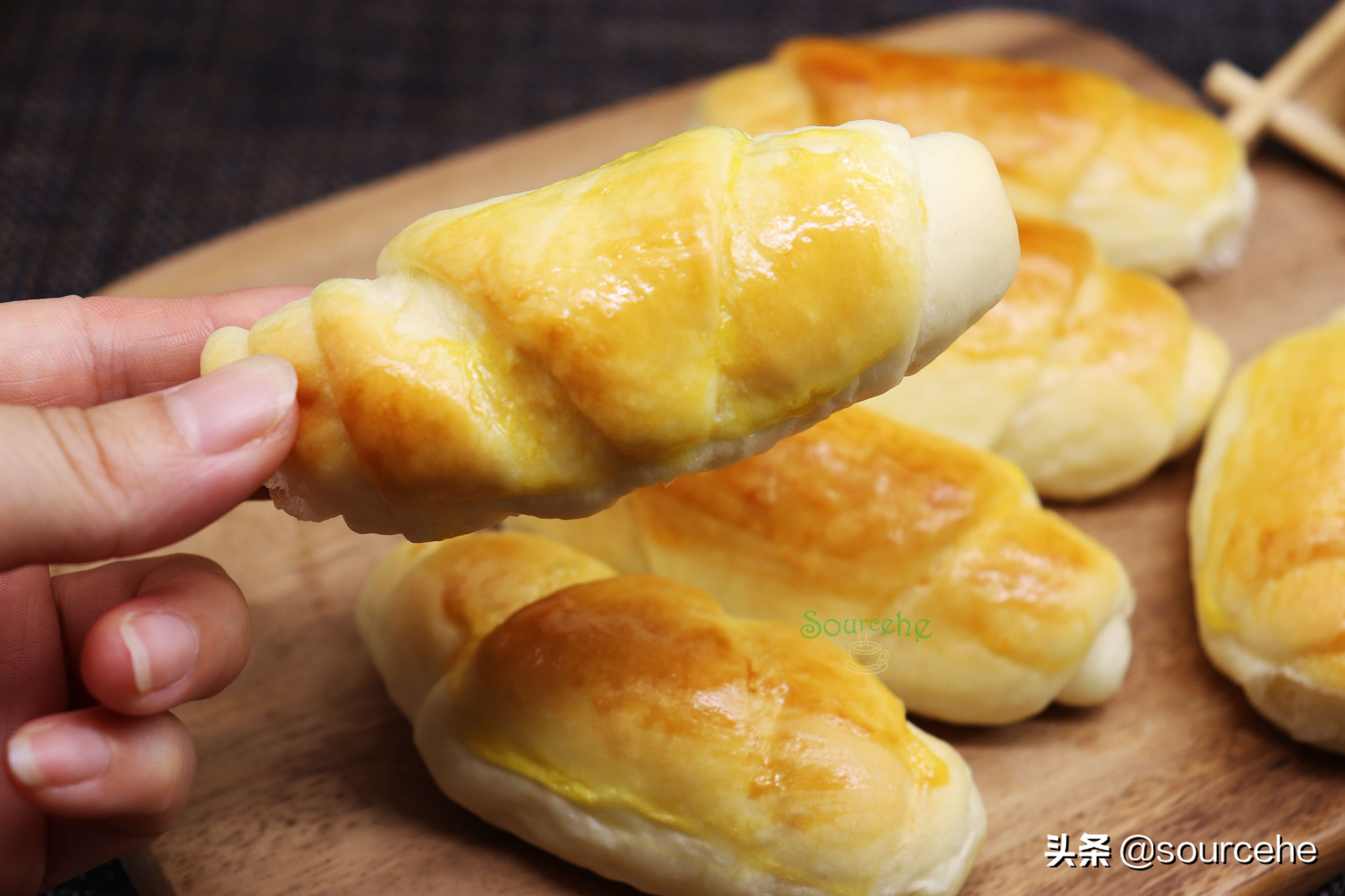 烘焙9年，我家隔三差五就做這款小麵包，蓬鬆香軟，放五天也不硬