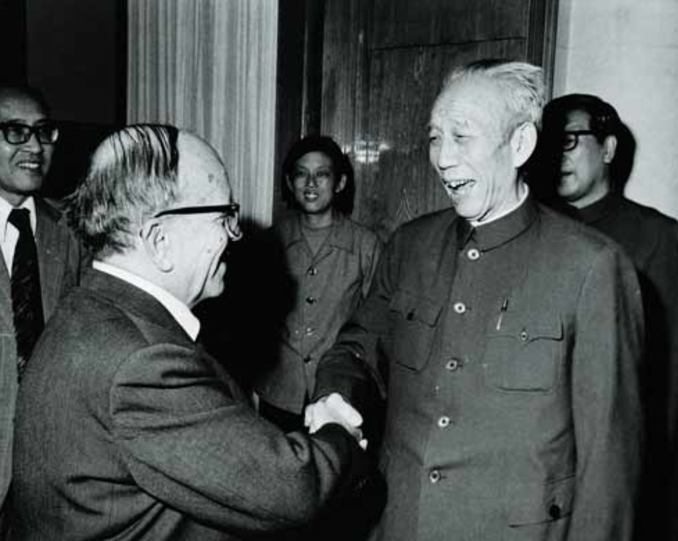 王震将军：抬棺上阵、开耕南泥湾，毛主席钦点他平定新疆