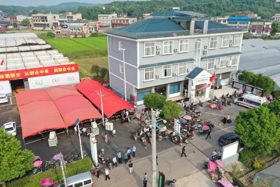 湘潭市首座村级新冠疫苗方舱接种点“开舱”