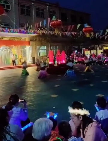曲周縣第一幼兒園舉行“魅力縣幼 舞動篝火”篝火晚會
