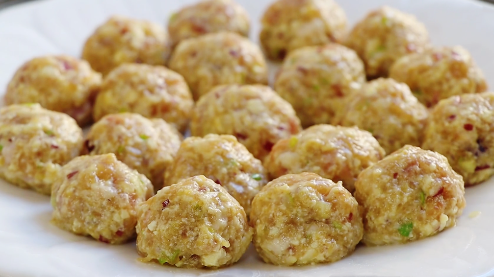 豆腐加五花肉，不加一滴油，鲜嫩多汁，孩子爱吃，常吃个子长得高