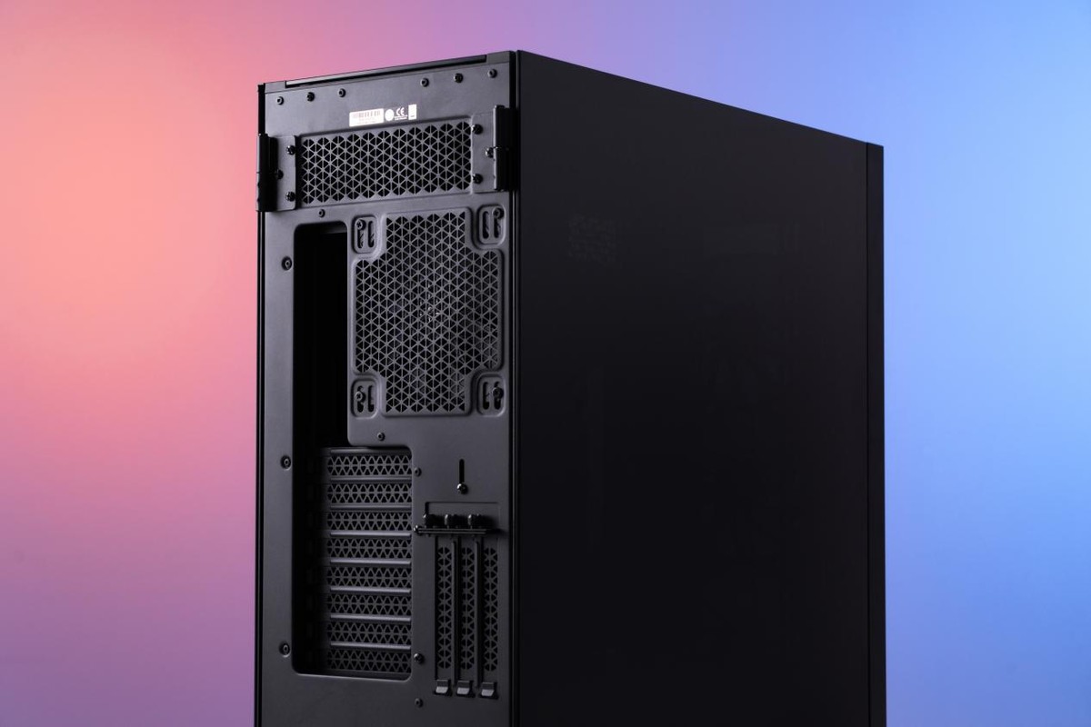 霸气全塔大机箱,用料豪华又能装 美商海盗船 icue 7000x rgb评测