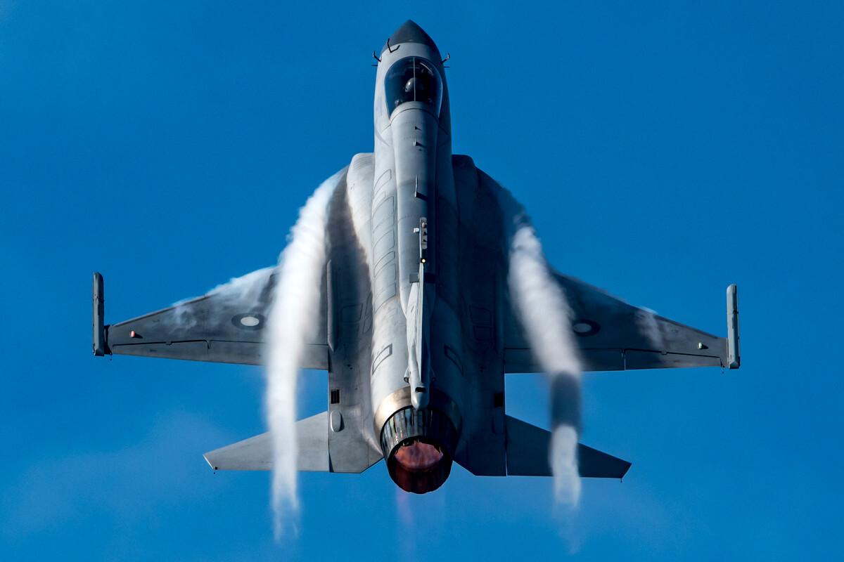 ��������ս����װ������͢�վ���������ˣ�Ӣ����Ҫ��ֹ�й�����