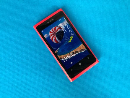 Nokia有史以来“悲催”手机上，配用稀有MeeGo系统软件，公布七天惨被遗弃