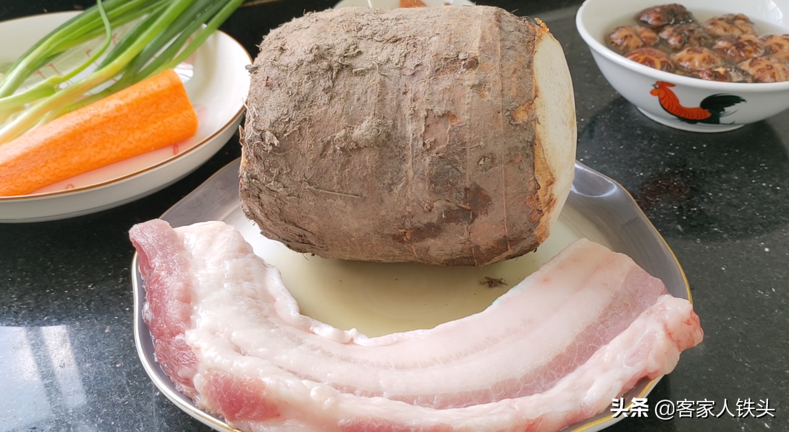 客家人百吃不腻的芋头煲，做法别老一套，这样做，出锅比吃肉还香
