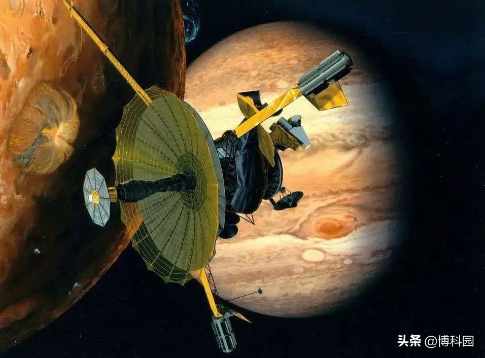 伽利略号探测器发现：木卫二可以将水，从其地下喷射到太空中
