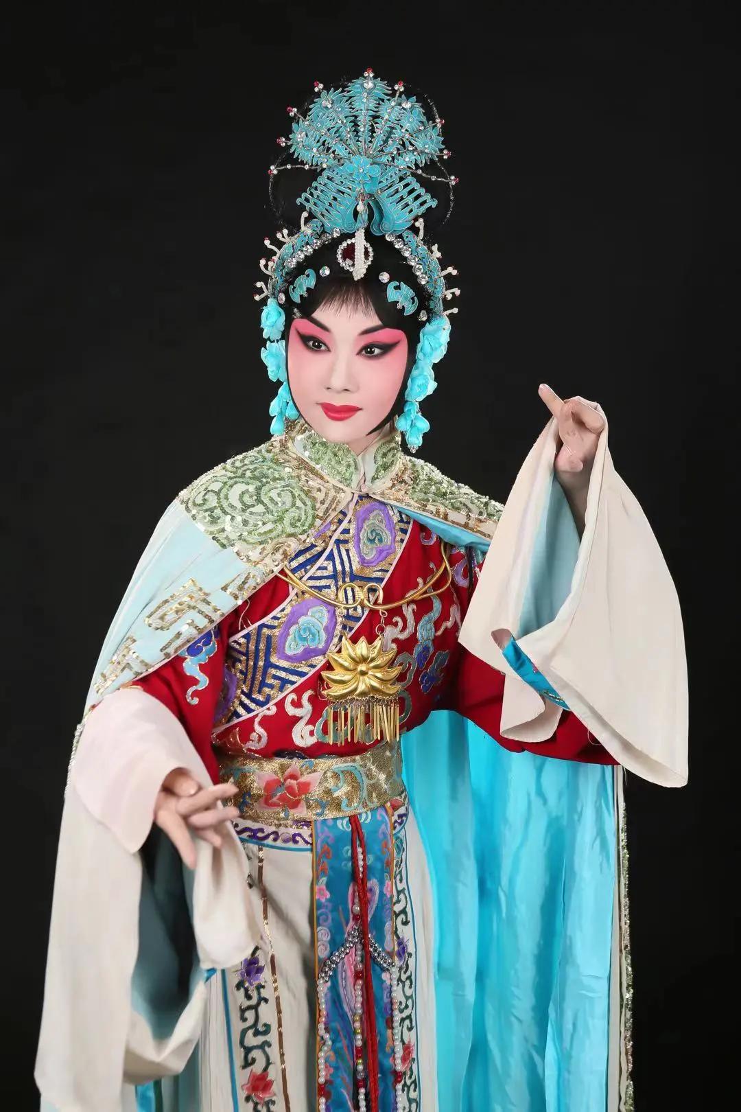 梅燕金声——专访北京京剧院优秀青年“梅派”演员白金
