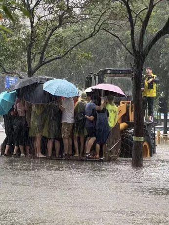 暴雨中的坚守,华为全力支持运营商做好河南汛灾的通信保障工作