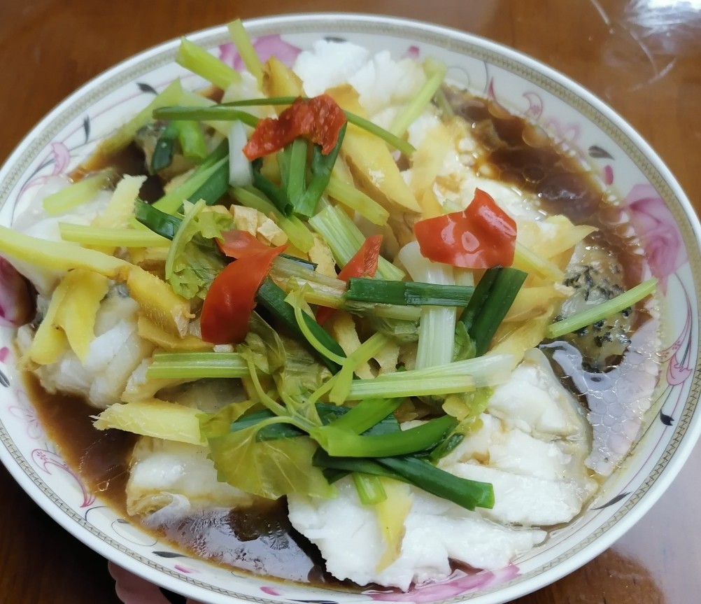 I will cook steamed gentian fish for children on vacation at home, and