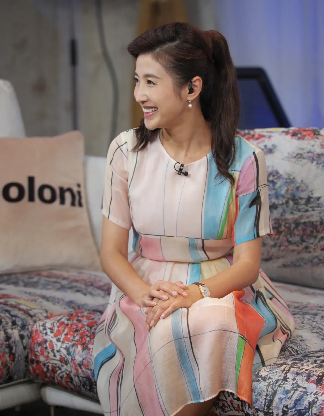 一婚嫁蒋虎未育，二婚嫁刚强高龄生子，主持人春妮的人生刚刚好