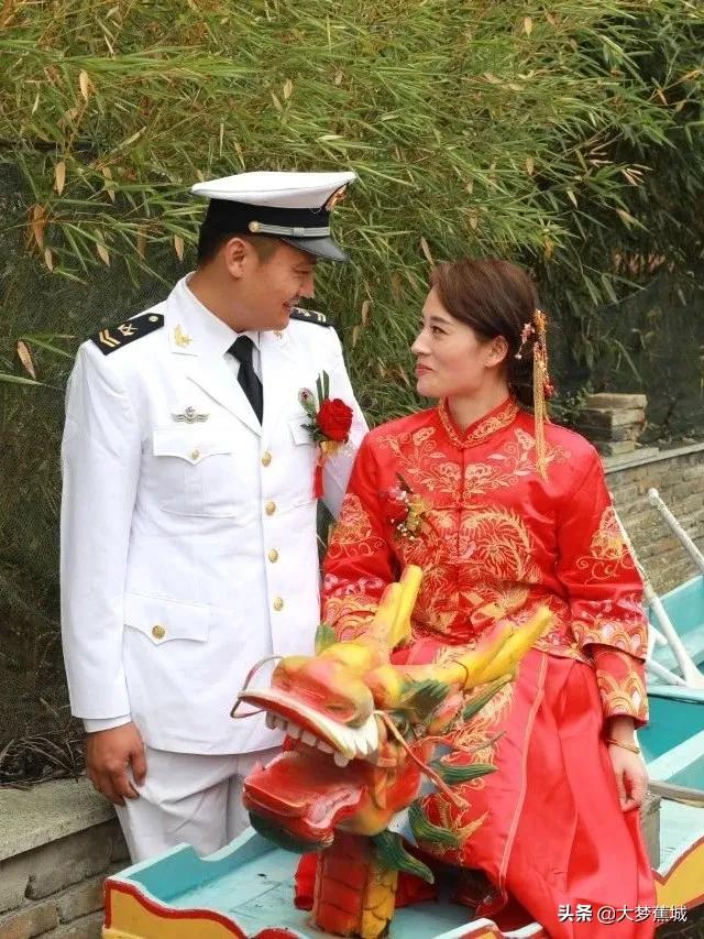见证水兵&军嫂的幸福时刻，30对新人的集体婚礼这么浪漫……