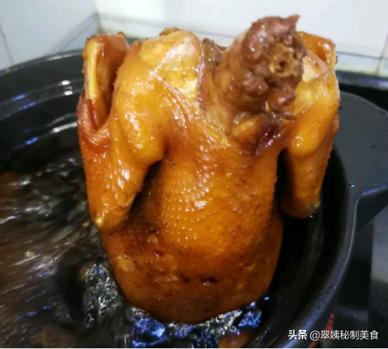 Cantonese soy chicken with bright color and tender meat, simple steps, you are worth a try