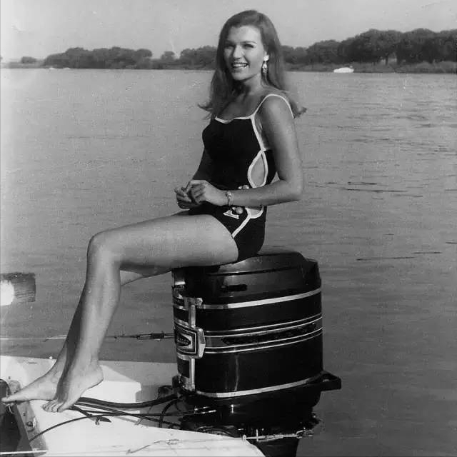 最赚钱的老年模特，被家暴9年，养大3个亿万富翁，儿子创立特斯拉