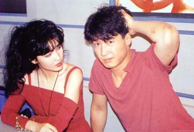 30年前综艺，24岁周慧敏望25岁黎明的眼神好甜，