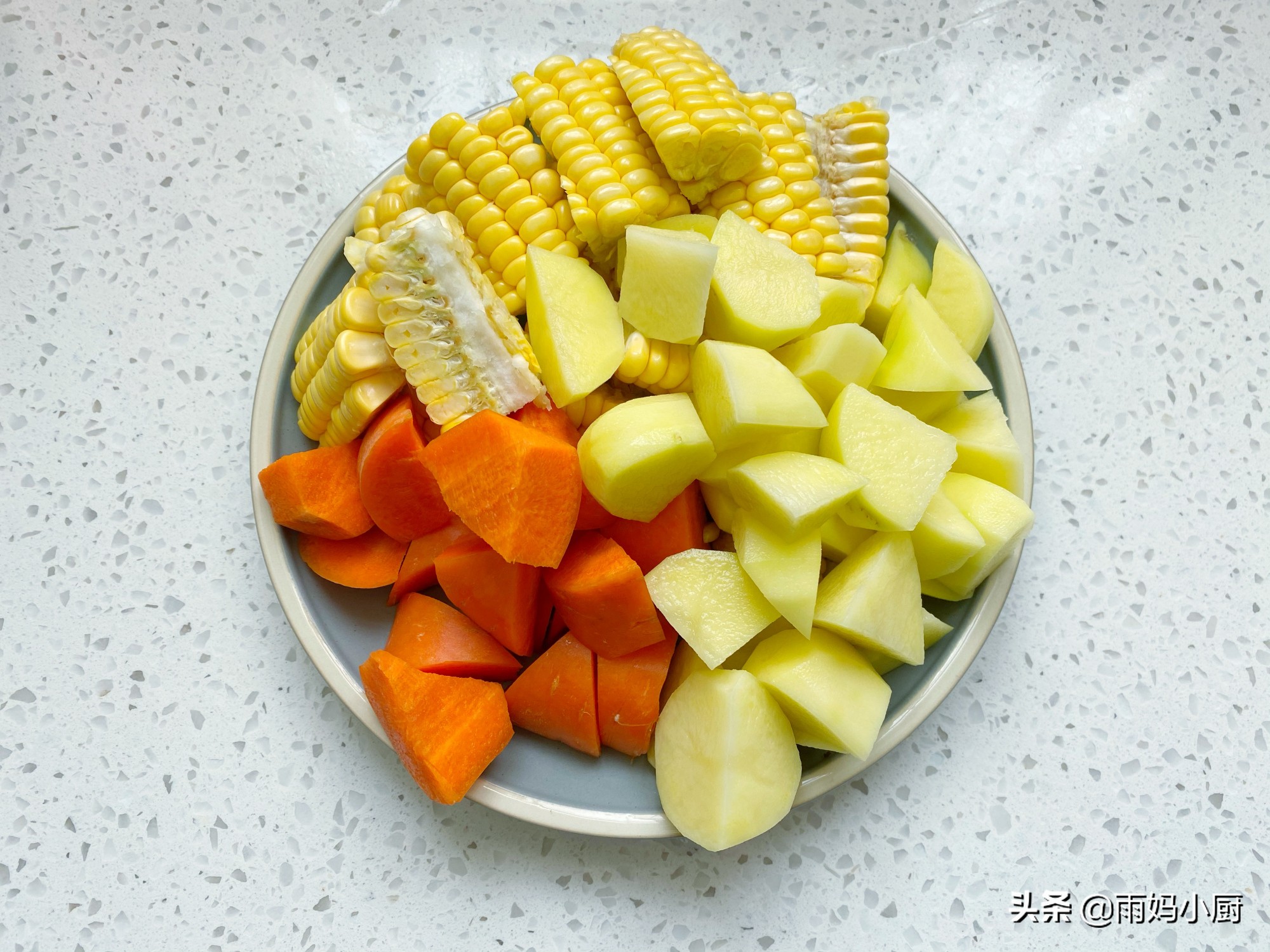 雞翅和土豆一起煲，越吃越香，富含滿滿膠原蛋白，好吃不會胖