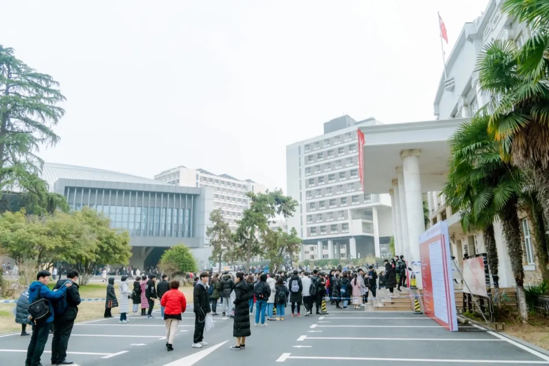 省统考和艺术类大学的校考哪个更重要?校考对于艺考生的优势有?