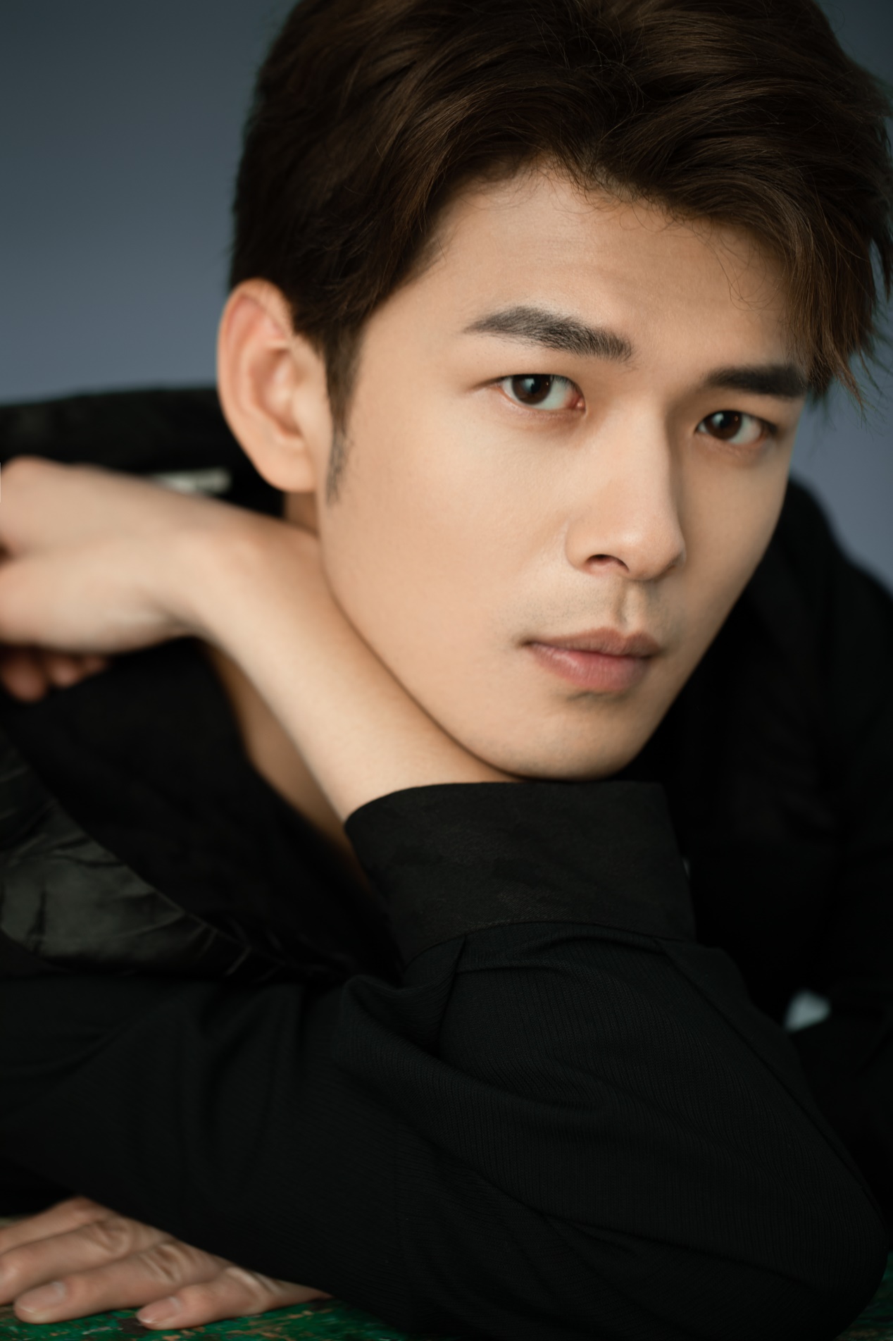 Sheng Yinghao's self-confident photo shows his facial features and his ...