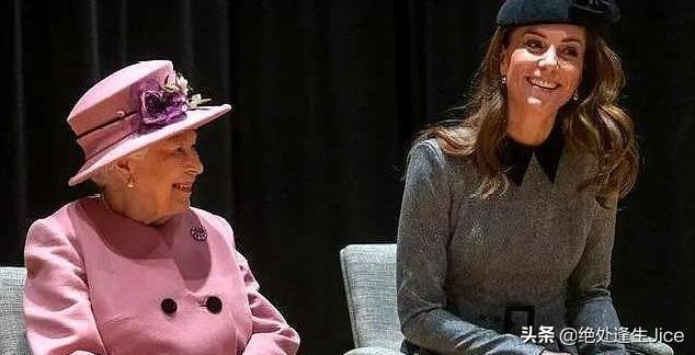 威廉王子和凯特尽职尽责，女王倍感骄傲，赞不