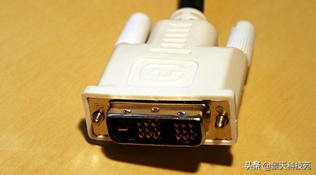 显示器的 VGA，HDMI，DVI 和DisplayPort接口有什么区别呢？