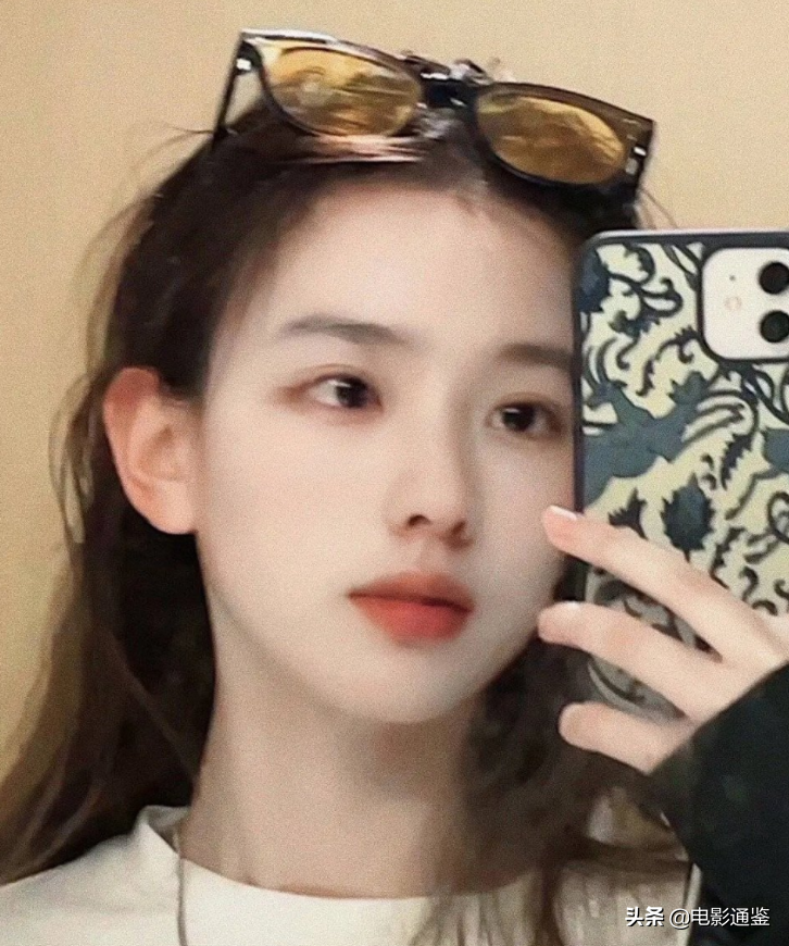 网红“手撕”王思聪，女方长相意外火了，这模样很难不让人心动