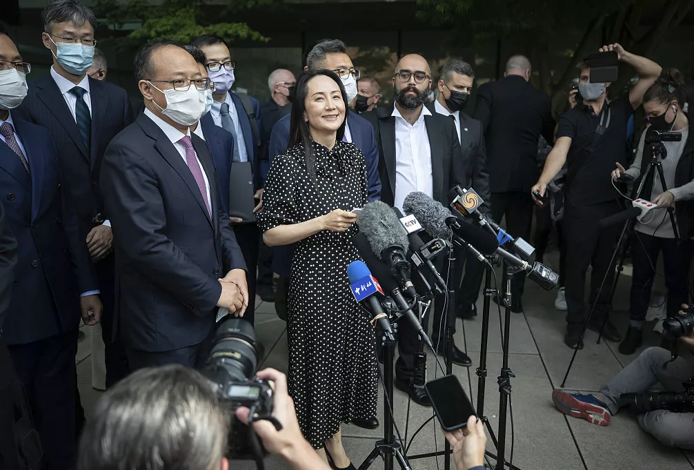 孟晚舟获释感恩祖国，丈夫三年不离不弃，妹妹姚安娜也发文庆贺