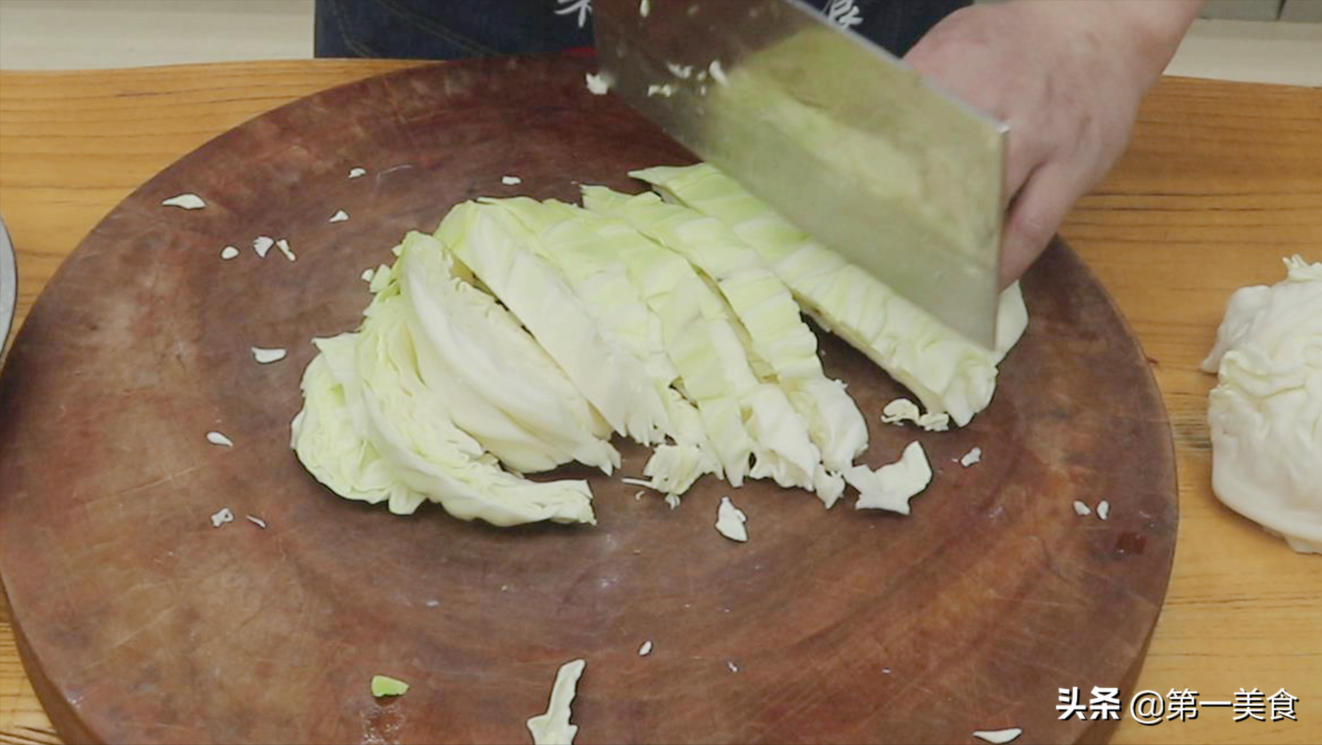 图片[5]-原来包菜炒粉条要这样做 难怪以前做的老粘锅 这一步太关键了-起舞食谱网
