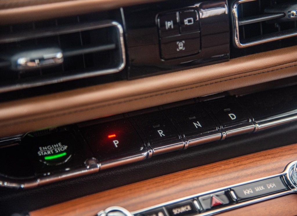 車長5.08米！全系V6發動機，50.98萬起售，林肯飛行家到底如何？