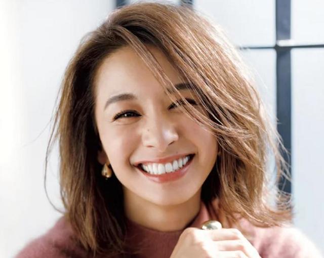 50 60岁的女人 最适合烫什么发型 这三类减龄短发了解一下 资讯咖