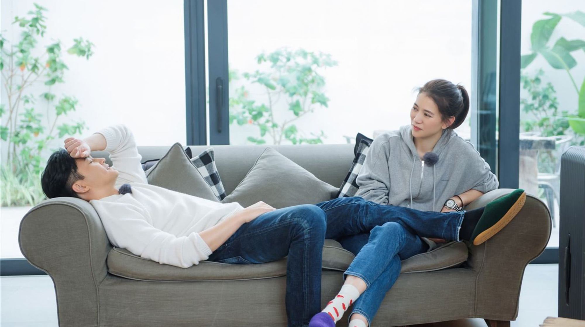 谢霆锋、陈小春、张智霖等定居内地，老牌港星直言逃离香港的辛酸