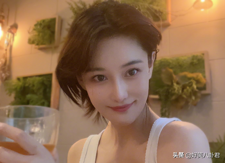 张馨予宣布减肥，169身高体重怕过百，清瘦女明