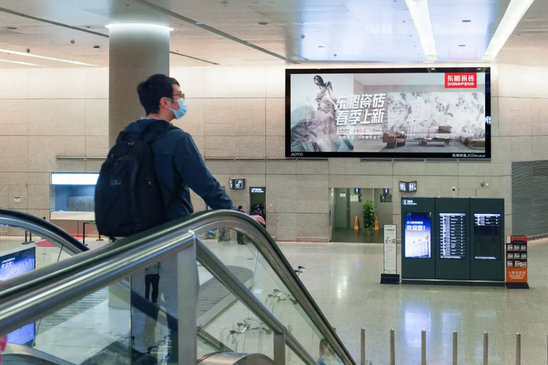 五一黄金周高能|东鹏携新品广告亮相全国核心地标,彰显品牌实力