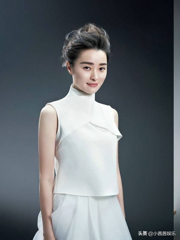 她是陈建斌前女友，相恋多年输给蒋勤勤，如今46岁单身一人